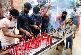 Devotees Prepare Annual Hindu Festival - Dhaka