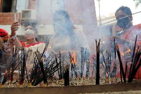 Devotees Prepare Annual Hindu Festival - Dhaka