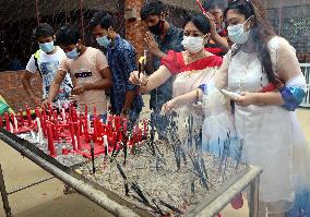 Devotees Prepare Annual Hindu Festival - Dhaka