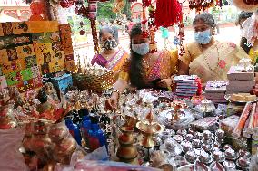 Devotees Prepare Annual Hindu Festival - Dhaka