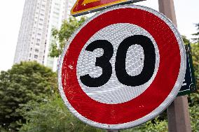 Paris introduces citywide 30 kmh speed limit