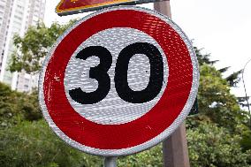 Paris introduces citywide 30 kmh speed limit