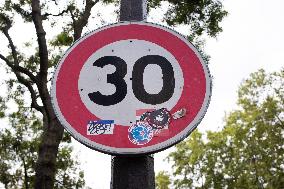 Paris introduces citywide 30 kmh speed limit