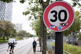 Paris introduces citywide 30 kmh speed limit