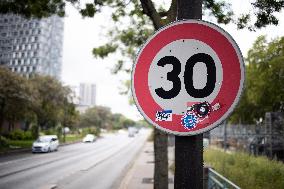 Paris introduces citywide 30 kmh speed limit