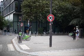 Paris introduces citywide 30 kmh speed limit