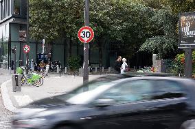 Paris introduces citywide 30 kmh speed limit