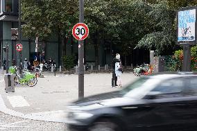 Paris introduces citywide 30 kmh speed limit