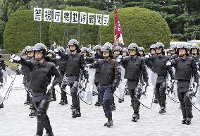 Parade by Tokyo riot police