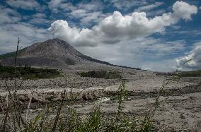 Sinabung Volcano Spews A Massive Column Of Smoke - Sumatra