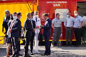 President Macron visits wildfire area - Le Luc