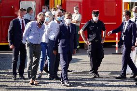 President Macron visits wildfire area - Le Luc
