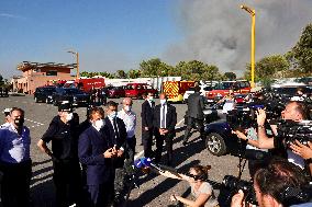 President Macron visits wildfire area - Le Luc