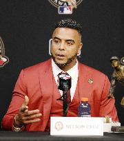 Baseball: Nelson Cruz wins Roberto Clemente Award