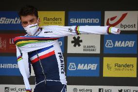 Julian Alaphilippe Wins 2nd Cycling's World Championships - Louvain