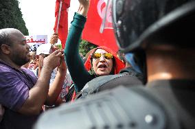 Thousands Rally Against President Saied - Tunis