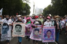 March For 43 Students Killed Seven Years Ago - Mexico