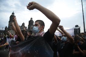 March For 43 Students Killed Seven Years Ago - Mexico