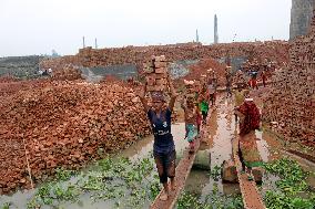 Around 400,000 Migrants Arrive Every Year To Work At Brickfields - Dhaka