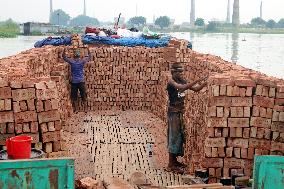 Around 400,000 Migrants Arrive Every Year To Work At Brickfields - Dhaka