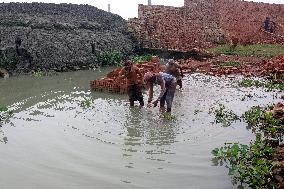 Around 400,000 Migrants Arrive Every Year To Work At Brickfields - Dhaka