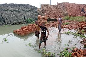 Around 400,000 Migrants Arrive Every Year To Work At Brickfields - Dhaka