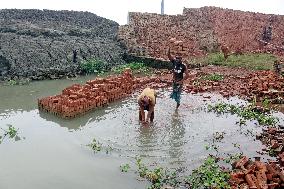 Around 400,000 Migrants Arrive Every Year To Work At Brickfields - Dhaka