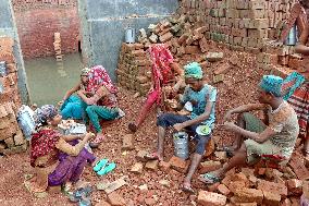 Around 400,000 Migrants Arrive Every Year To Work At Brickfields - Dhaka