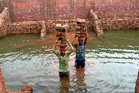 Around 400,000 Migrants Arrive Every Year To Work At Brickfields - Dhaka