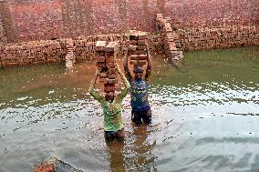 Around 400,000 Migrants Arrive Every Year To Work At Brickfields - Dhaka