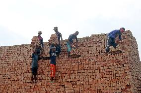 Around 400,000 Migrants Arrive Every Year To Work At Brickfields - Dhaka