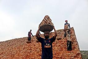 Around 400,000 Migrants Arrive Every Year To Work At Brickfields - Dhaka