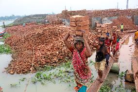 Around 400,000 Migrants Arrive Every Year To Work At Brickfields - Dhaka