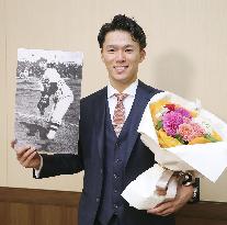 Baseball: Buffaloes' Yamamoto wins 1st Sawamura Award