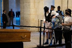 Public hommage to Jean-Paul Belmondo - Paris