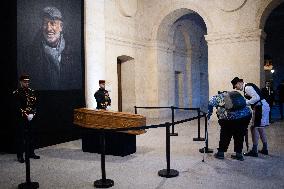 Public hommage to Jean-Paul Belmondo - Paris