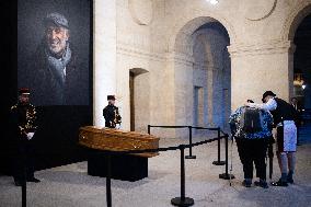 Public hommage to Jean-Paul Belmondo - Paris