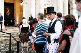 Public Homage to Jean-Paul Belmondo - Paris