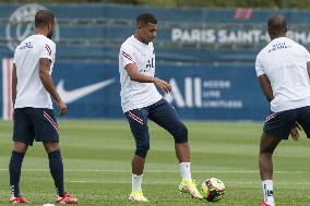 PSG Training Session - Saint Germain en Laye