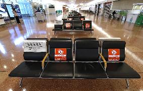 Quiet Haneda airport after global entry ban amid virus fear