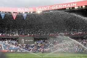 Ligue 1 - Paris Saint-Germain v Clermont - Tribute to Jean-Paul Belmondo