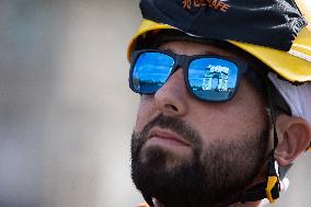 Workers unravel fabric on the Arc de Triomphe - Paris