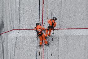 Wrapped Arc De Triomphe Before An Inauguration - Paris