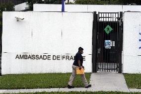 French embassy canceled a gala - Washington
