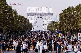 Christo's 'Arc de Triomphe, Wrapped' - Paris