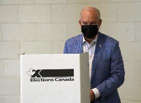Erin O'Toole Votes For General Dederal Election - Canada