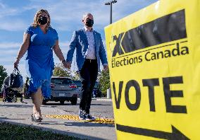 Erin O'Toole Votes For General Dederal Election - Canada