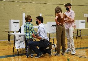 Justin Trudeau votes - Montreal