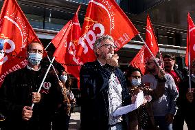 Demonstration in front of Orange headquarters