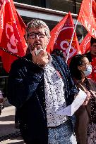 Demonstration in front of Orange headquarters